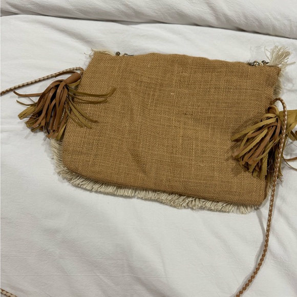 Revolve gold shimmer purse - Picture 2 of 3